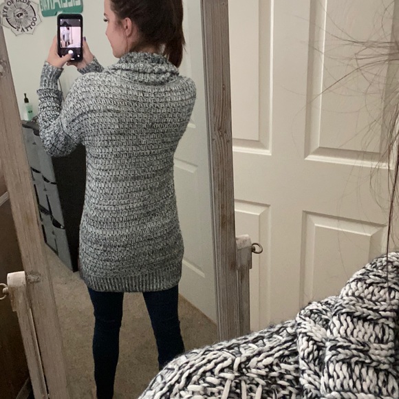 Volcom black and white cowl neck sweater - Picture 11 of 12